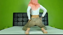 Sexy Arab Hijab girl twerking ass on cam - See more at EliteArabCams.com